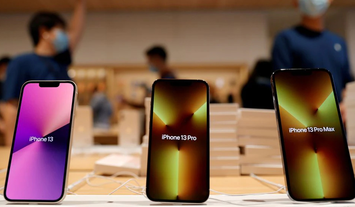 Apple cuts iPad production to feed chips to iPhone 13 -Nikkei